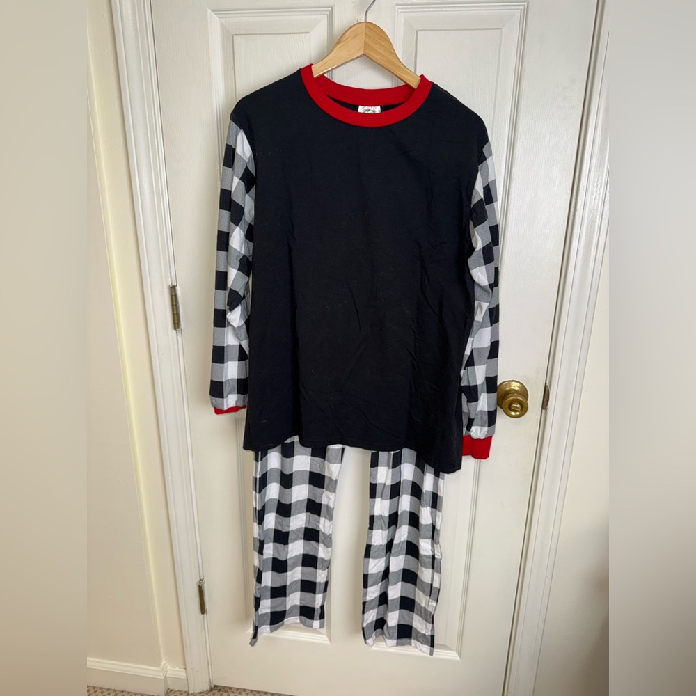 Buffalo check pajama set top:L, bottom: XL EUC